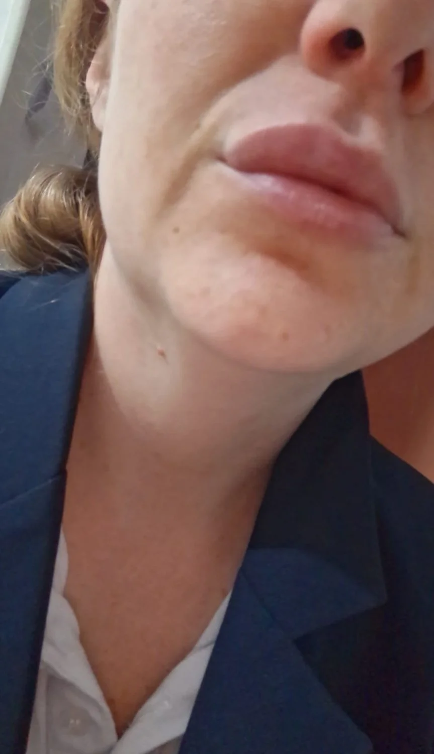 Nutricionista casada ... mostrando o que vai dá prós funcionários...comer ....tem que ser escondido image 10