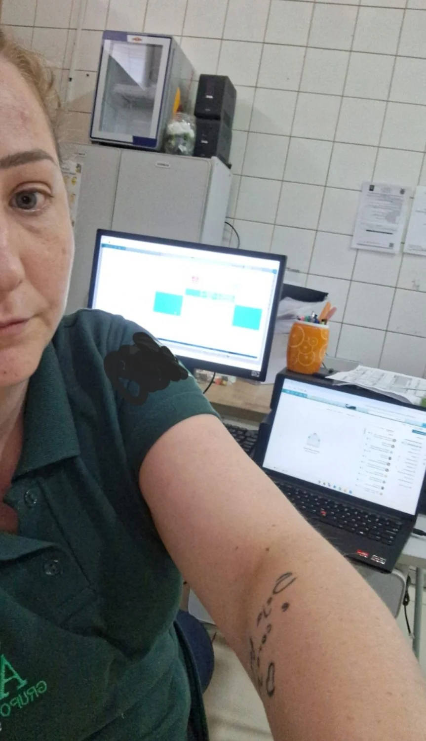 Nutricionista casada ... mostrando o que vai dá prós funcionários...comer ....tem que ser escondido image 13
