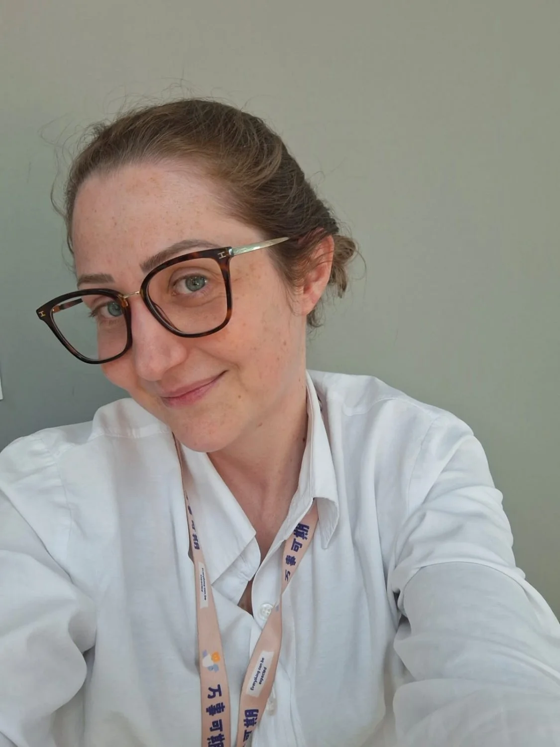 Nutricionista casada ... mostrando o que vai dá prós funcionários...comer ....tem que ser escondido image 2