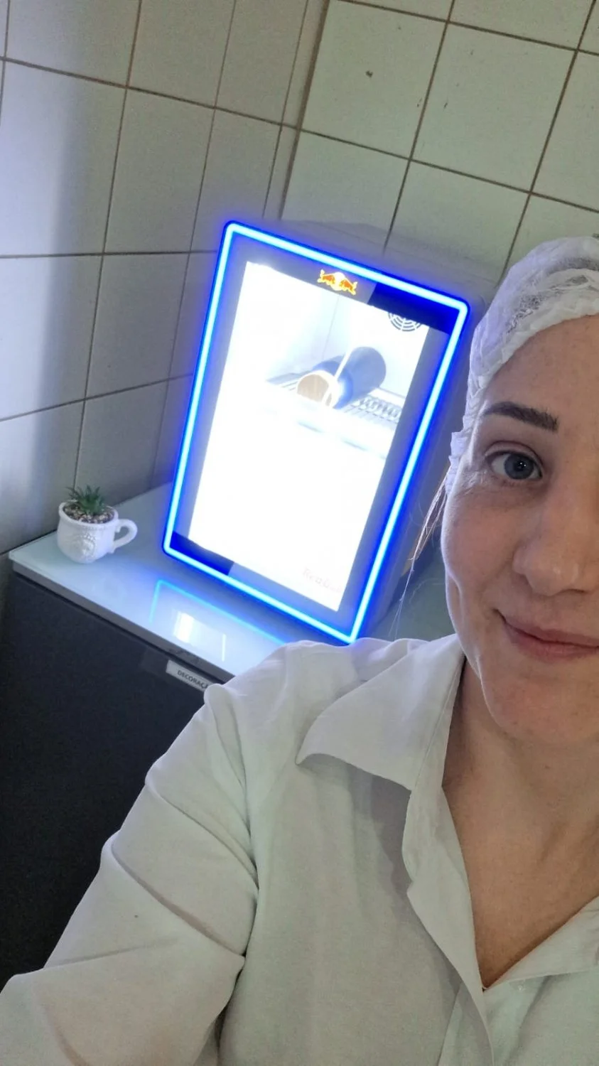 Nutricionista casada ... mostrando o que vai dá prós funcionários...comer ....tem que ser escondido image 4