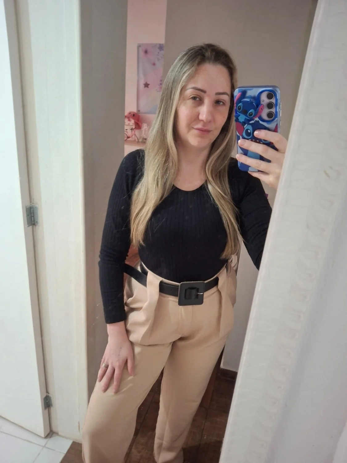 Nutricionista casada ... mostrando o que vai dá prós funcionários...comer ....tem que ser escondido image 7