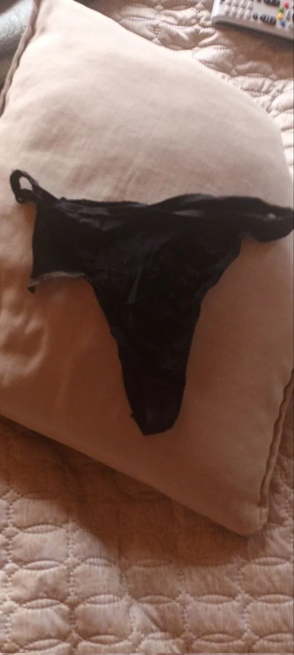 Hijo exhibe a su madre en grupo image 10