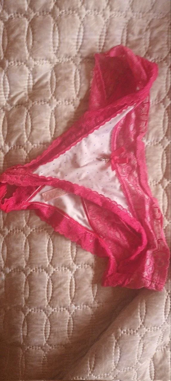 Hijo exhibe a su madre en grupo image 26