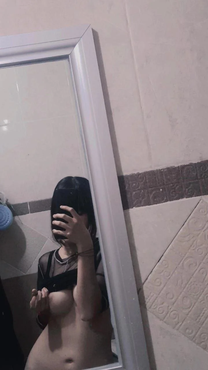 Ariadna, una tetona deliciosa image 7