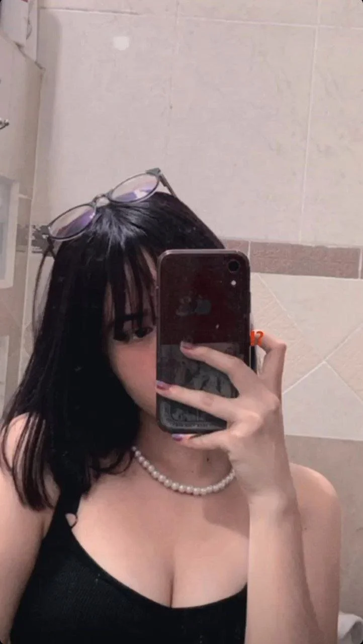 Ariadna, una tetona deliciosa image 9