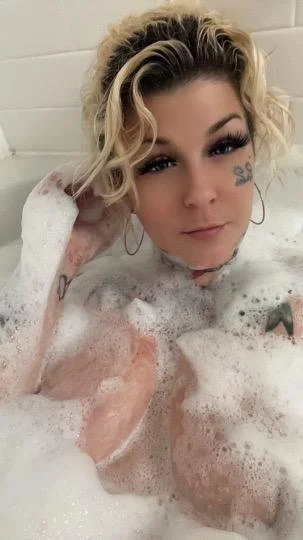 natural Big Booty Tattooed Blonde Marilynmoneyro3 main image
