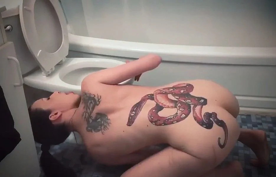 Lingual inspection & masturbation with her porcelain boyfriend image 2