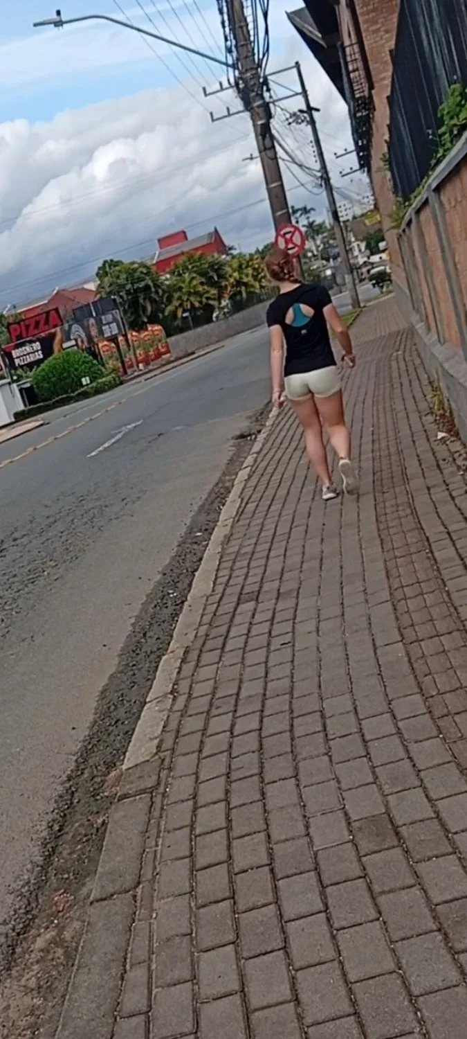 Flagra da ninfetinha indo pra academia image 5
