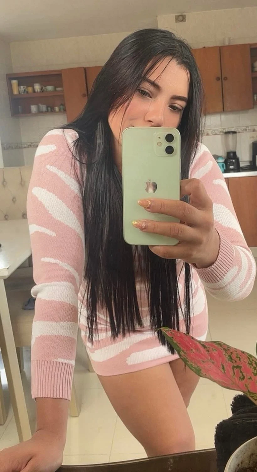 GRABE A MI PRIMA BAÑANDOSE RICAS TETAS AGUADAS image 2