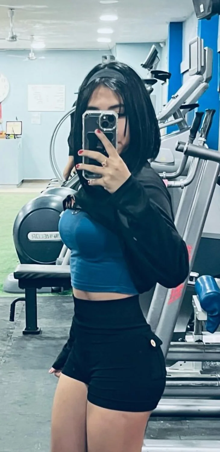 Girl Flakita lesbiana putita enseñando su culito de gym sexy image 10