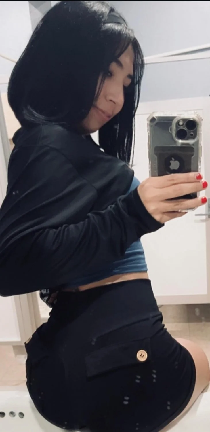 Girl Flakita lesbiana putita enseñando su culito de gym sexy image 9