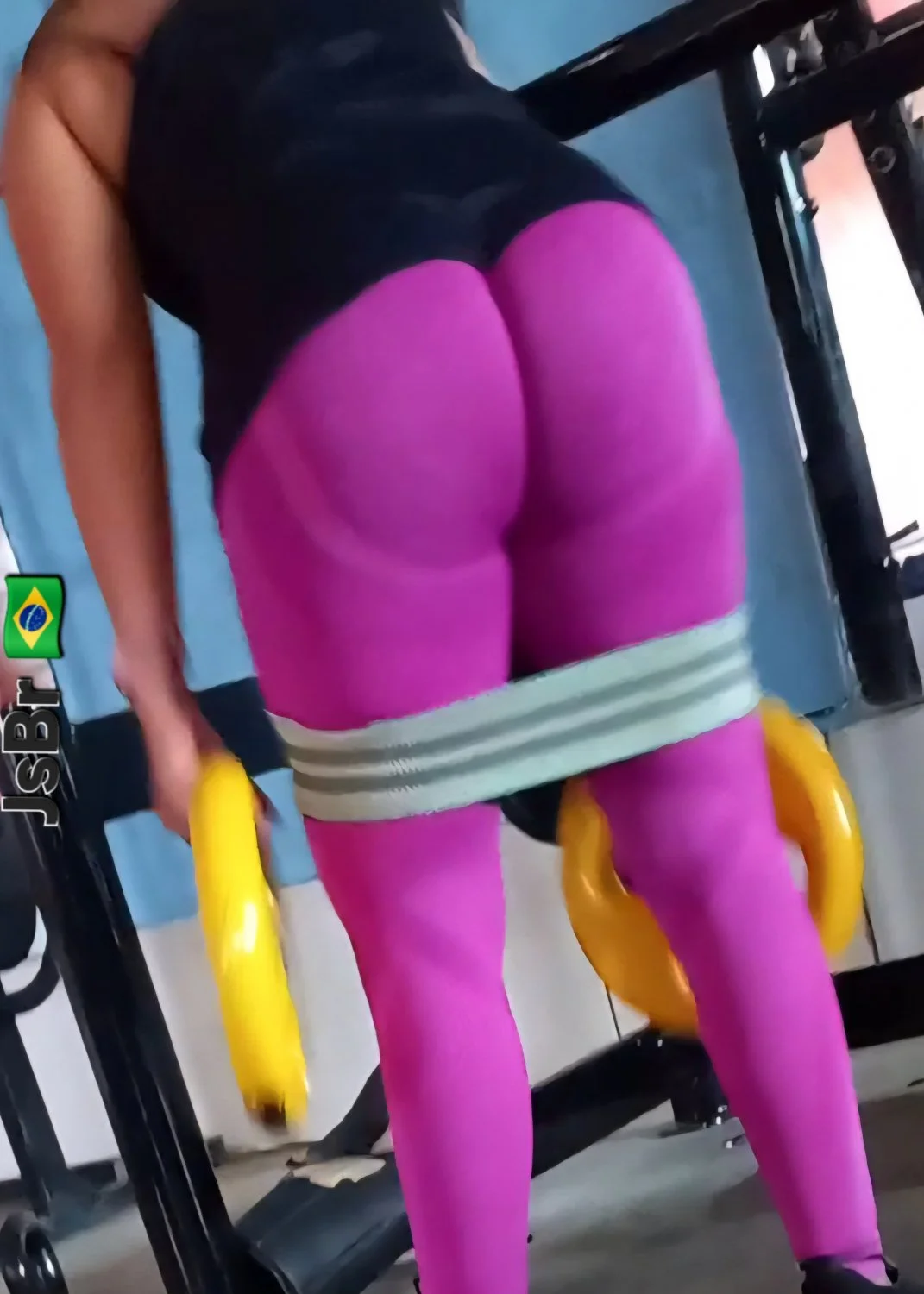 Calça Legin socada na academa image 4