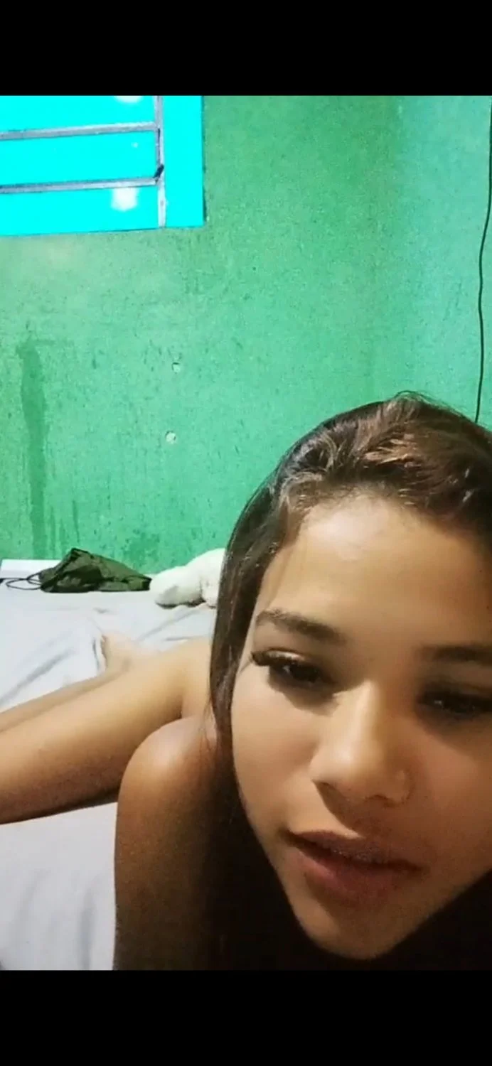 Baixa renda dando gostoso demais. main image