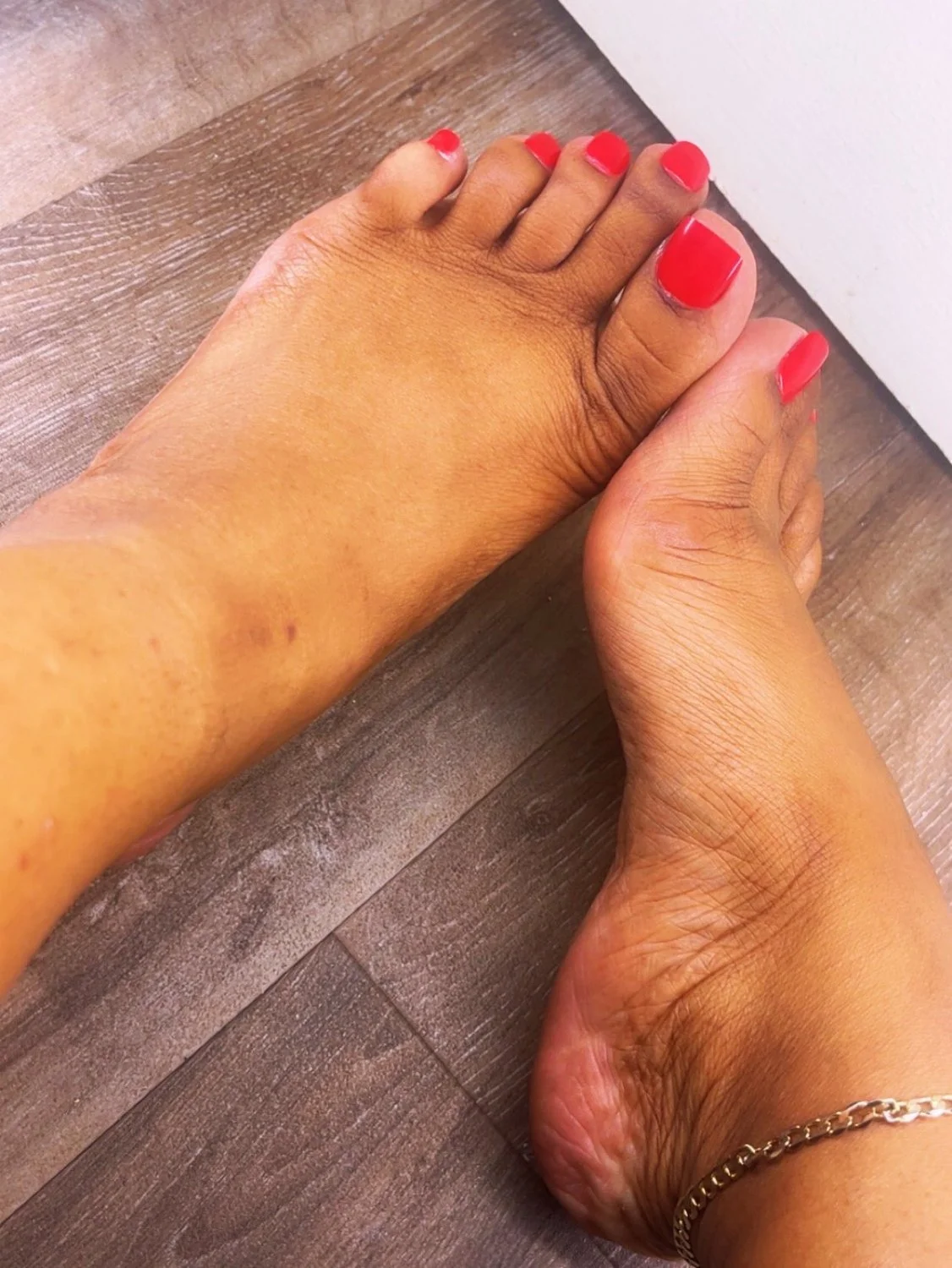 Hot black milf toes image 3