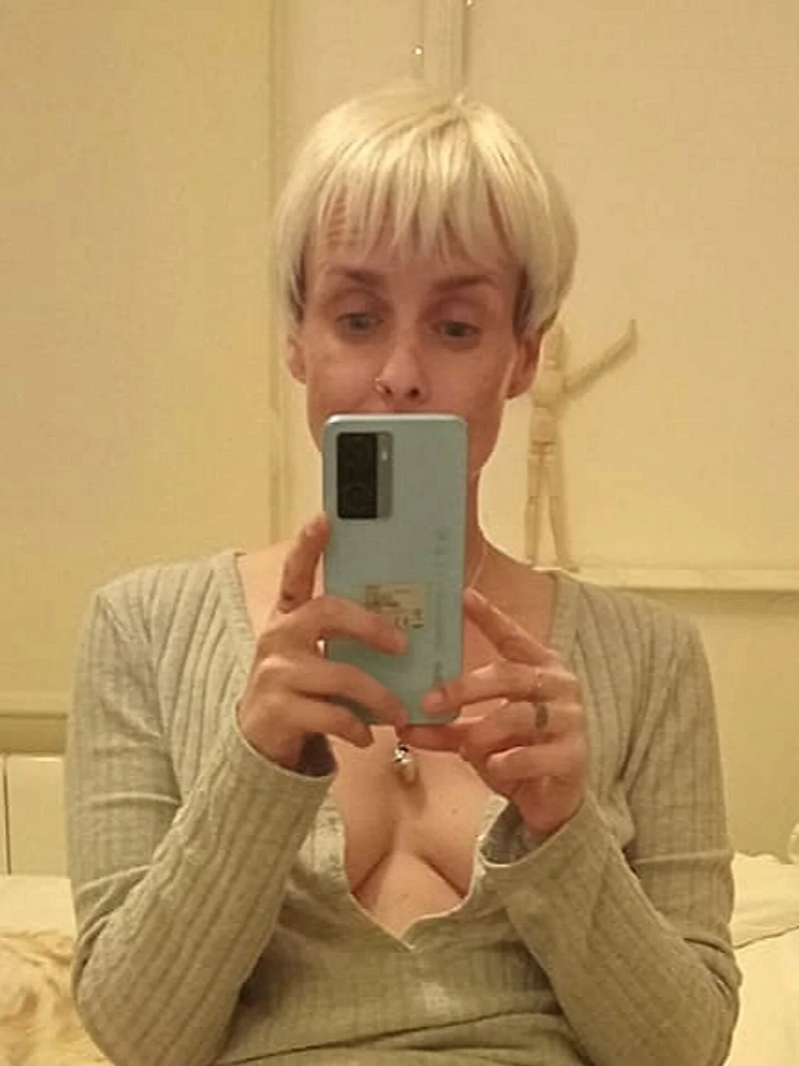 Milf separada con bonitas tetas image 10