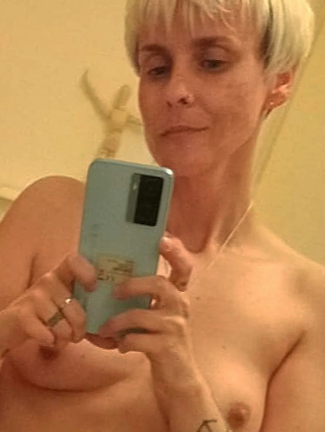 Milf separada con bonitas tetas image 14