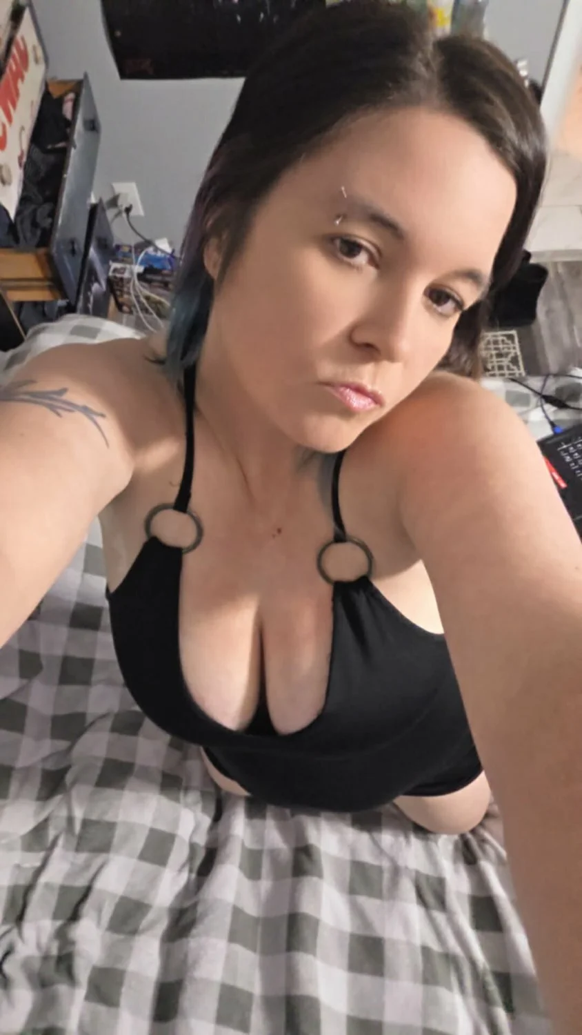 Jennifer, my favorite webslut. She makes my cock throb image 2