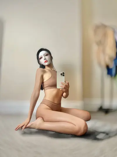 Am I a dope girl or a simple random slut? [OC] cover image