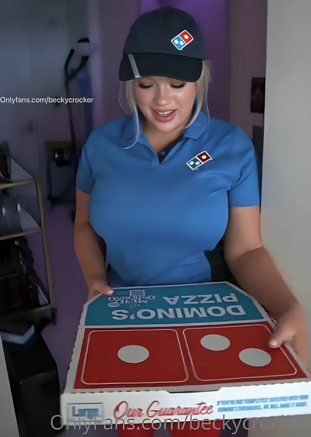 She had to work fa dat tip!!!!🍕🤑🍆 image 3