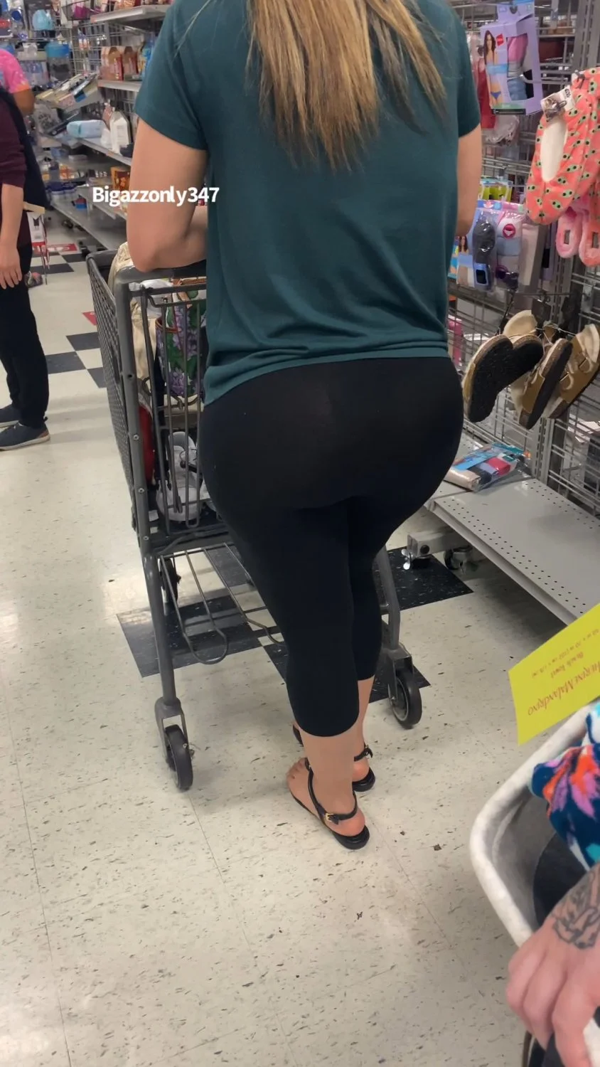 Latina perfect ass leggings jeans image 2