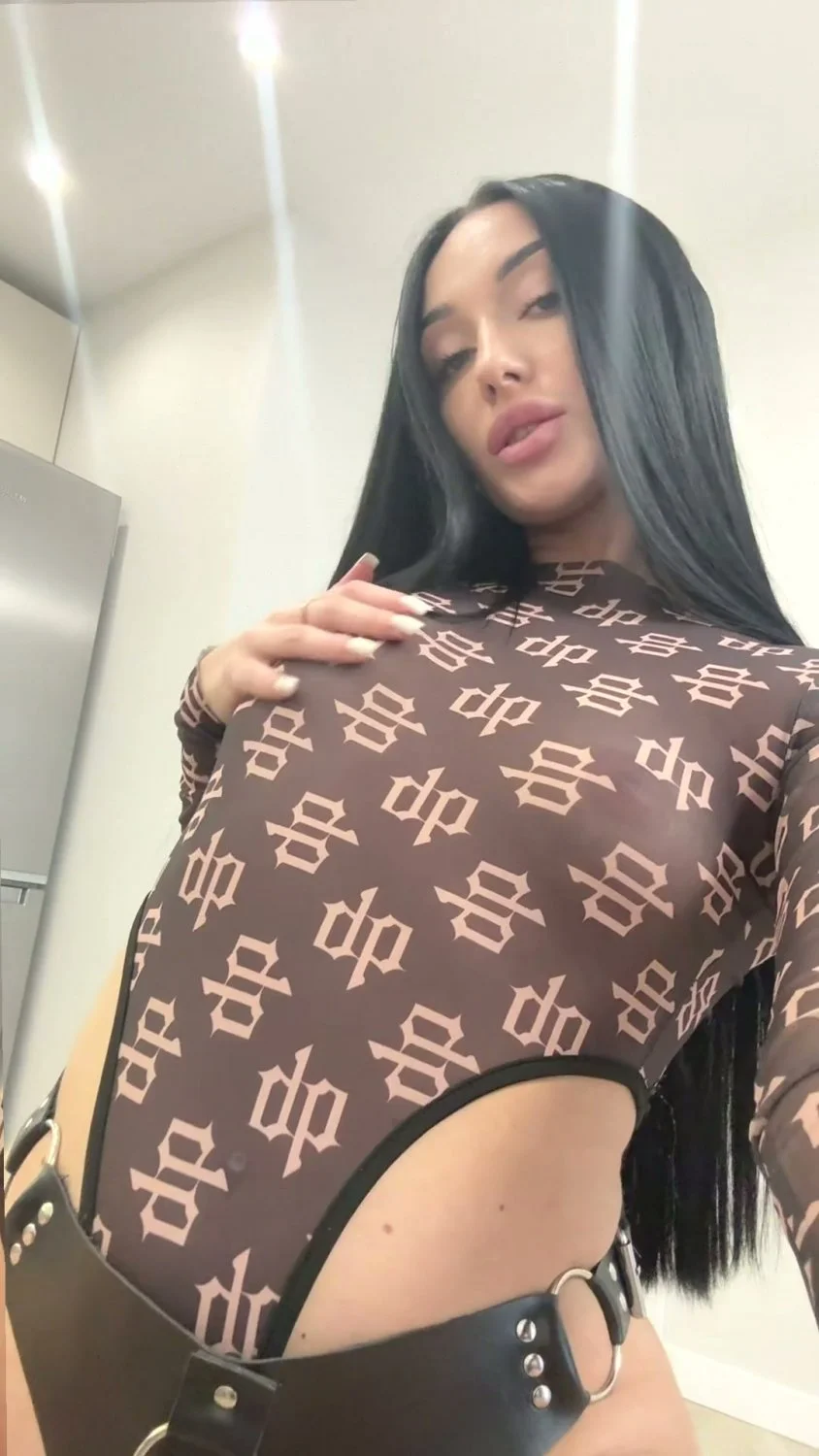 🔞 wild round ass pussy licking nude wet pussy 💦🍑 Check my OF image 4