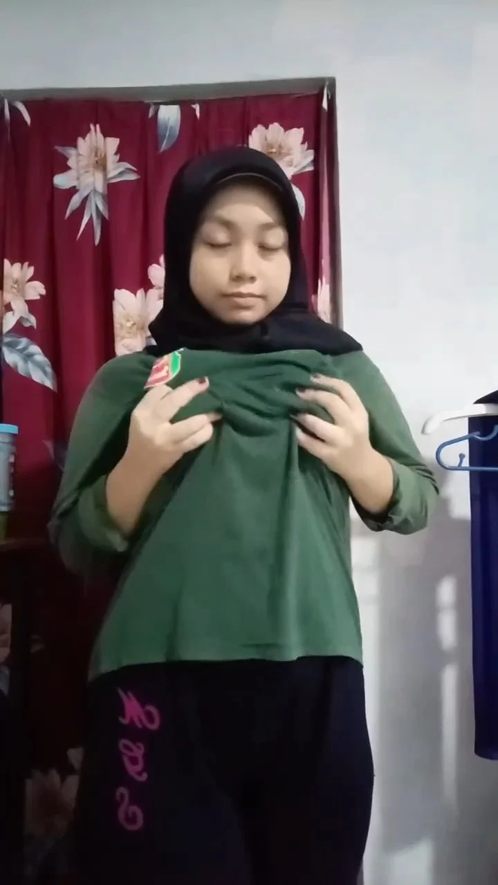 Hijab girl exposed her self image 2