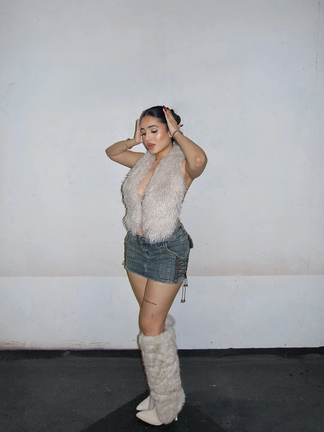 Indian nri latina figure got viral with her lover image 5