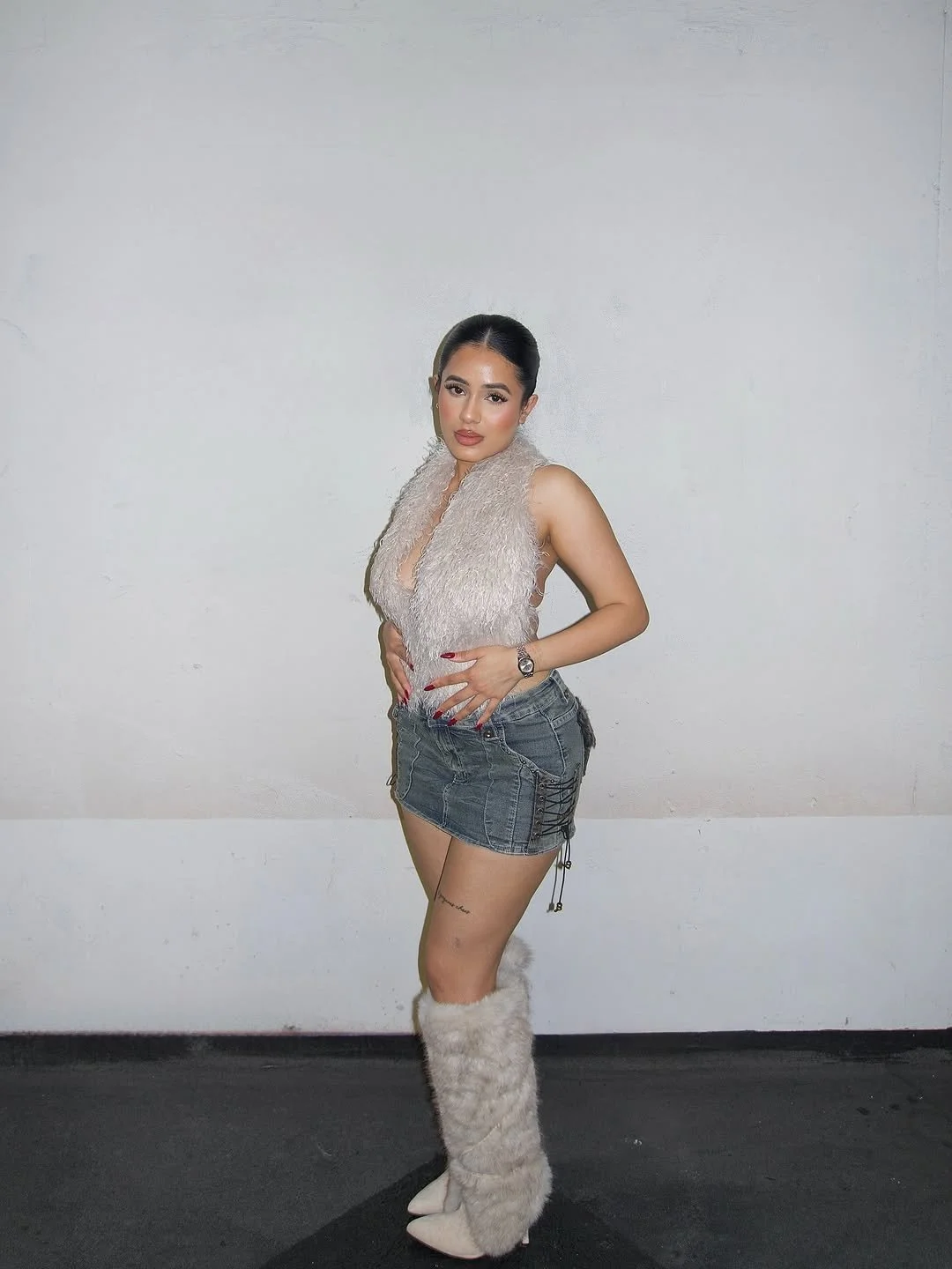 Indian nri latina figure got viral with her lover image 6