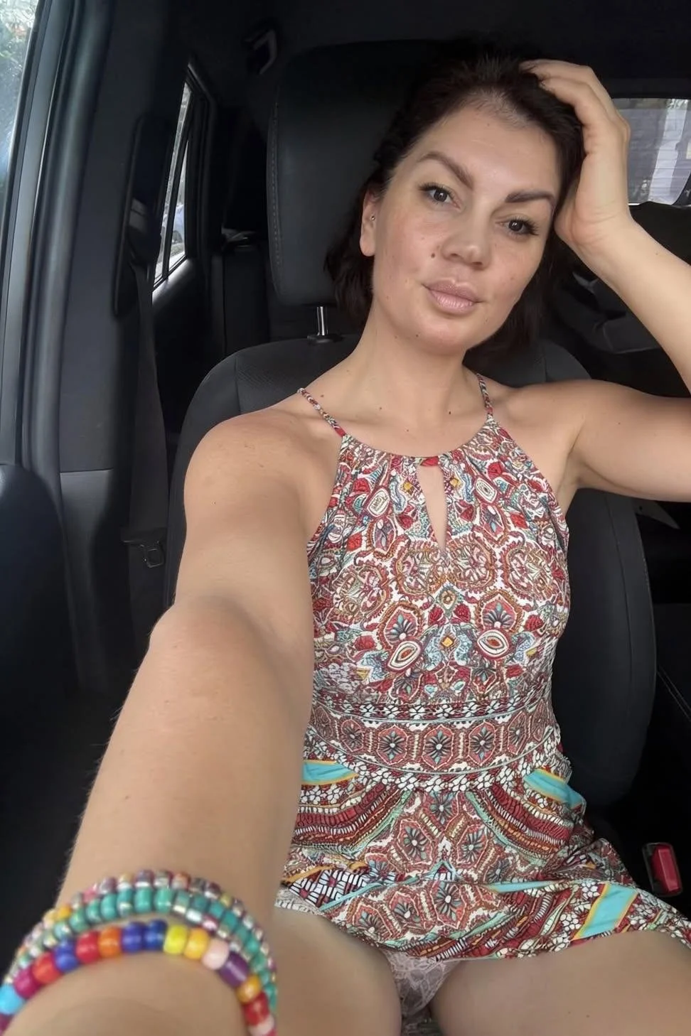 Casada passeando de carro...que acharam da roupa image 1