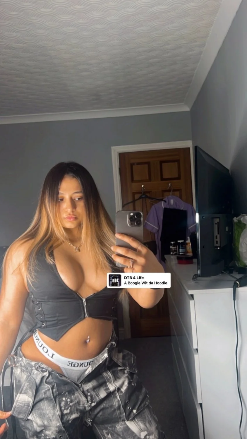 thick uk slut image 5