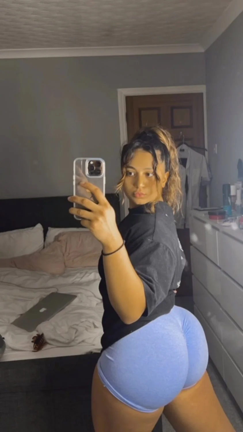 thick uk slut image 8