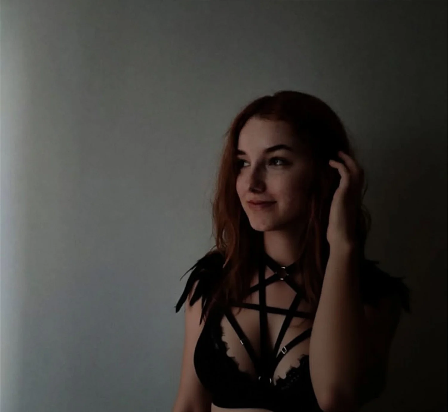 Sexy fiancé what do we think ? main image