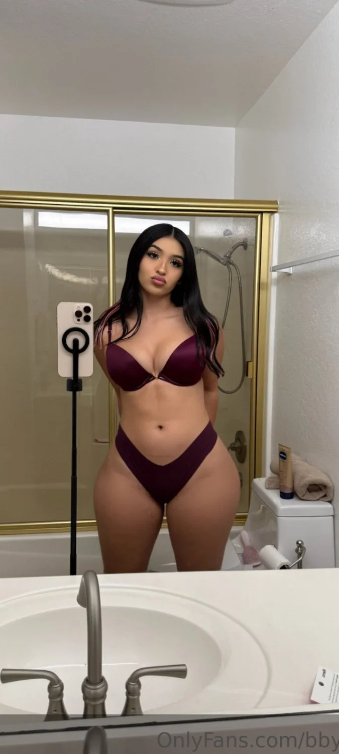 Thick Latina Baddie image 32