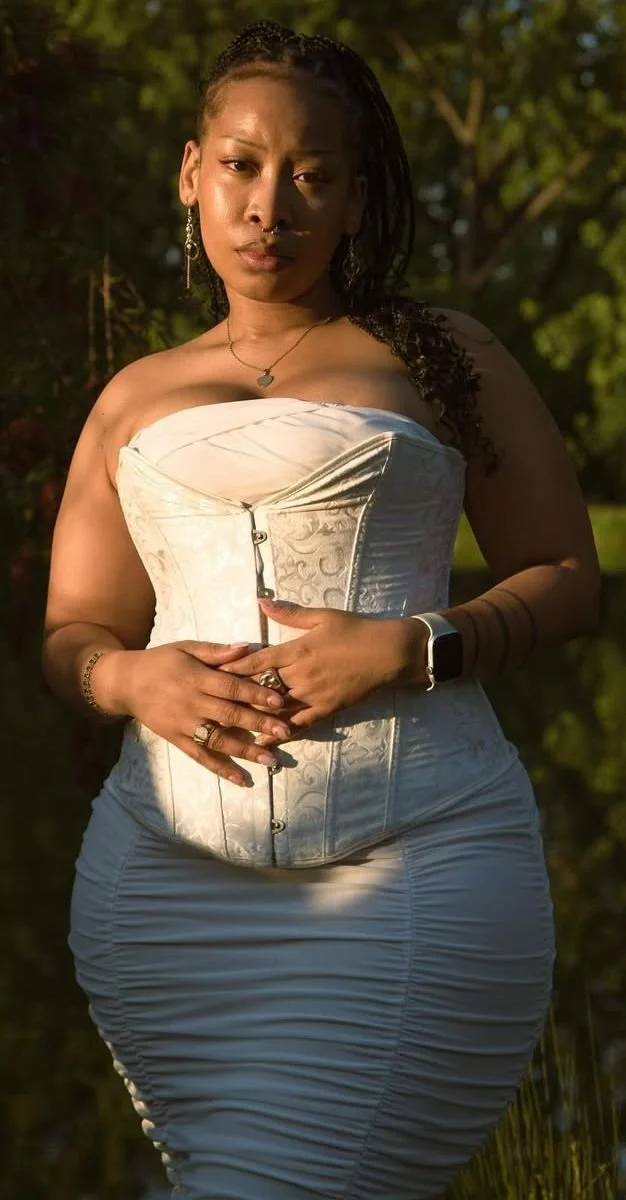 Voluptuous WideHips Phat Booty n Busty image 10