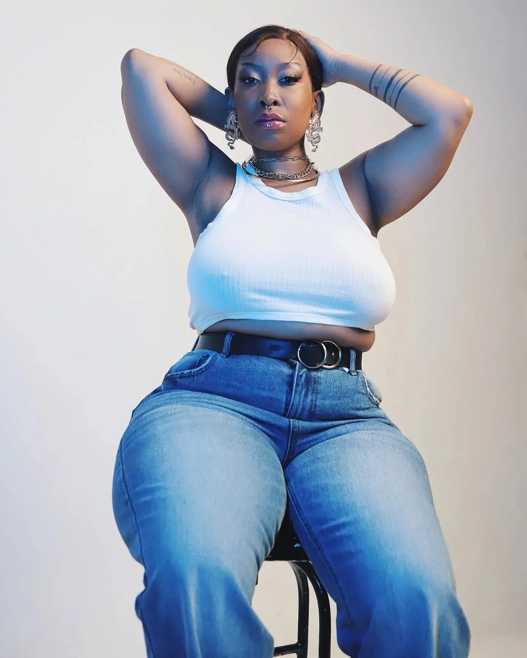 Voluptuous WideHips Phat Booty n Busty image 21
