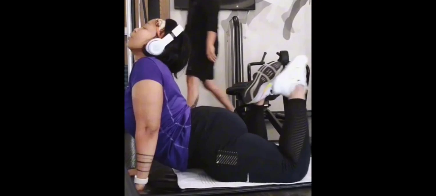 Voluptuous WideHips Phat Booty n Busty image 3