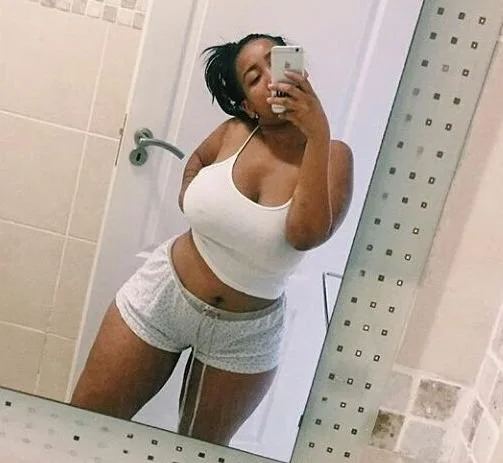 Voluptuous WideHips Phat Booty n Busty image 4