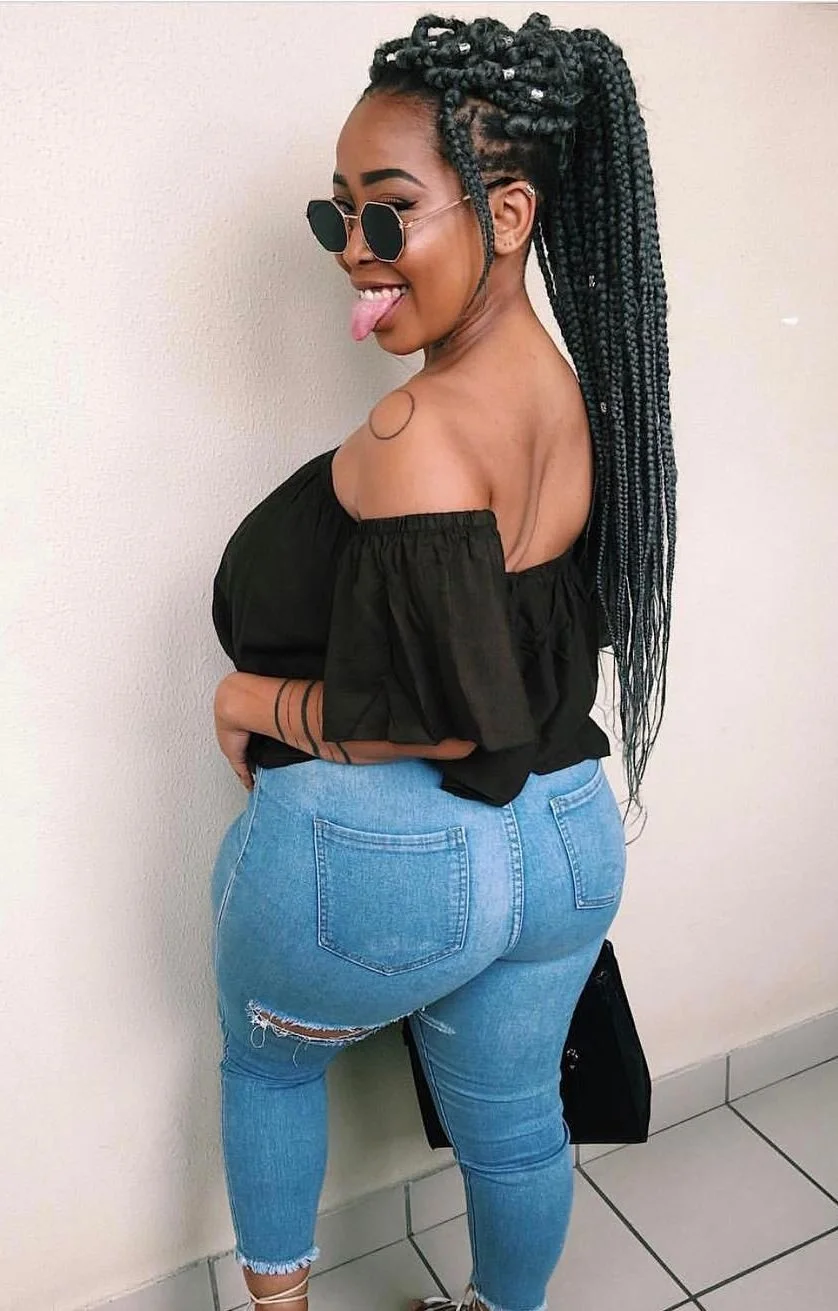Voluptuous WideHips Phat Booty n Busty image 7