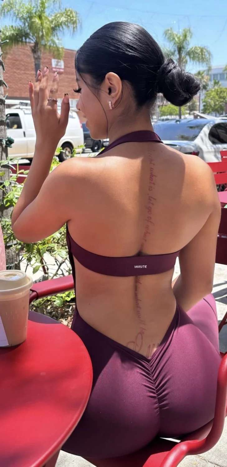 Latina Pretty Face With a Nice Waist image 4