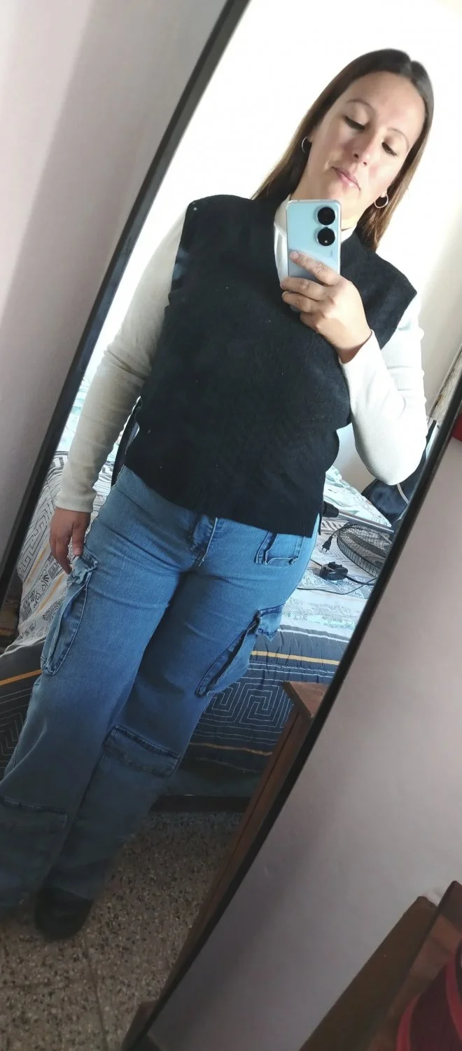 Gilf can’t hide her big titties image 2