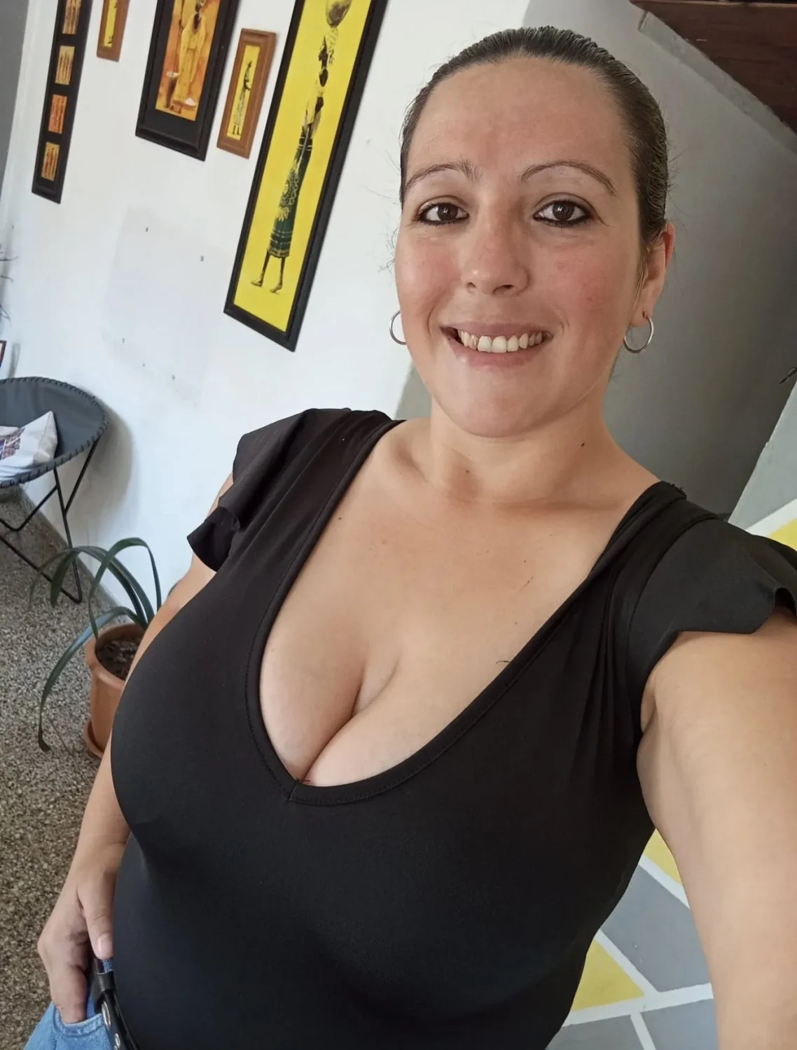 Gilf can’t hide her big titties image 4