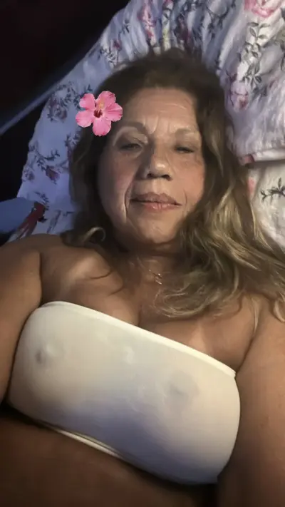 Coroa Brasileira Hot Milf cover image