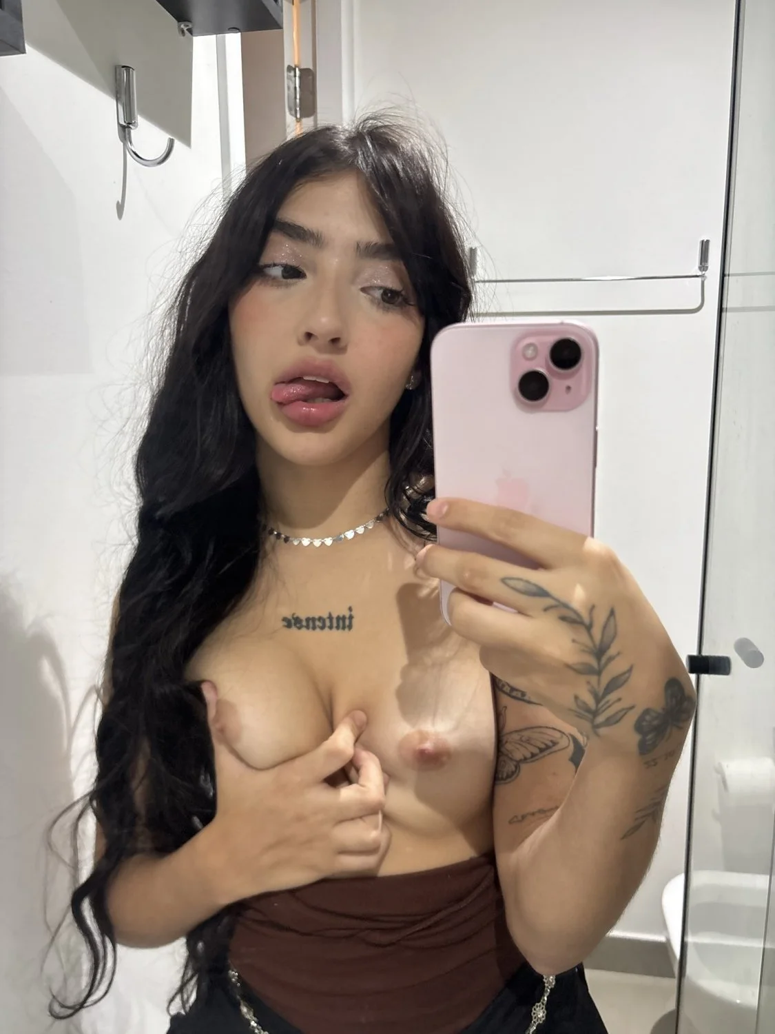 Novinha moreninha a terceira das amigas novinhas do Job p image 9