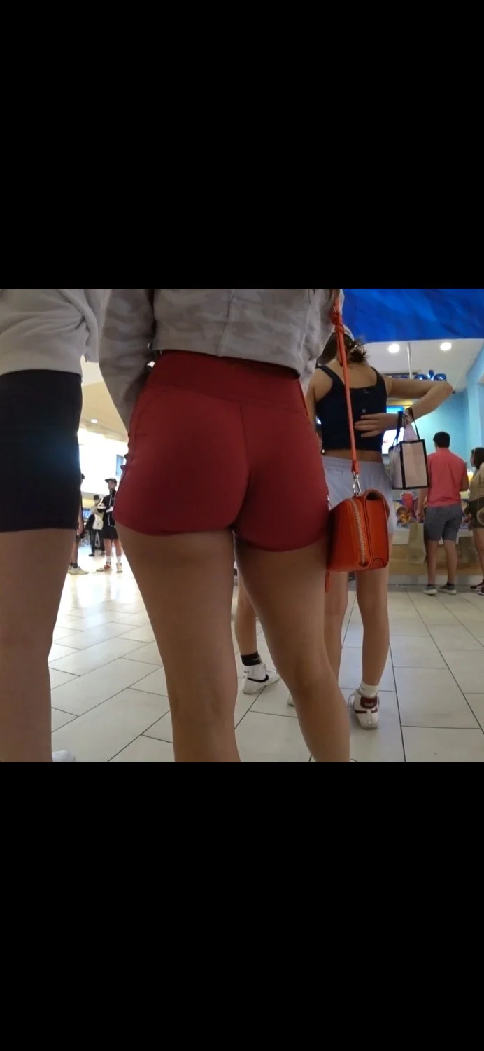 Delícia de bunda pra dar uma encoxada gostosa image 3