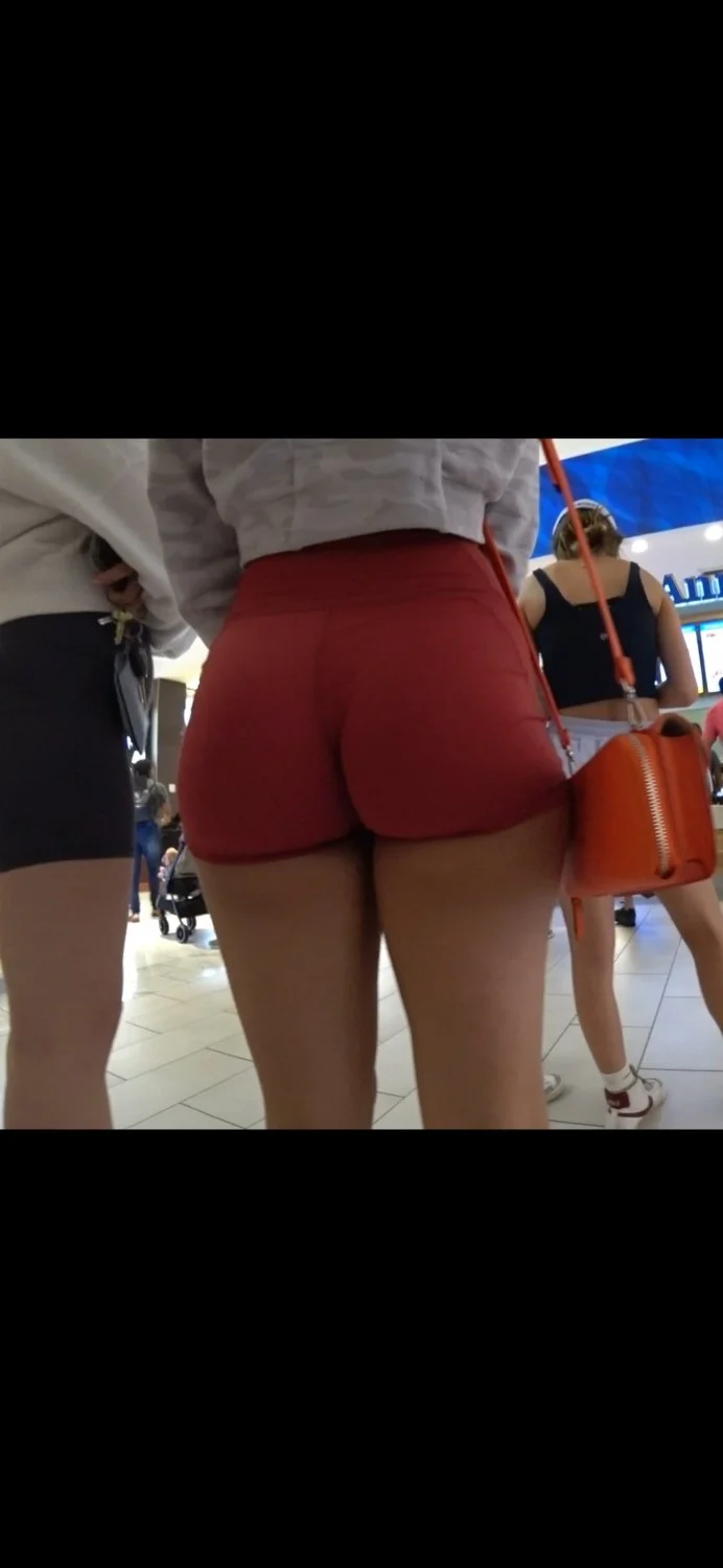 Delícia de bunda pra dar uma encoxada gostosa image 6