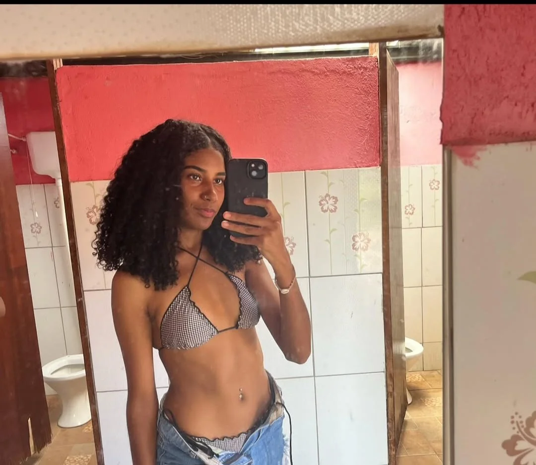 Pretinha vazada gostosa image 14