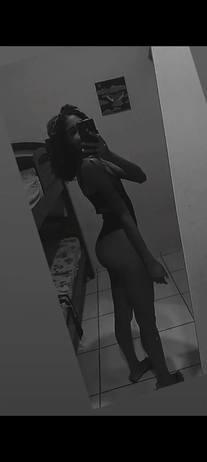 Pretinha vazada gostosa image 2