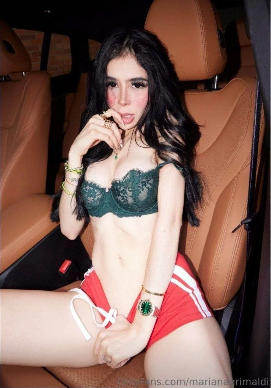 Mariana Grimaldi (la niña fresa) image 2