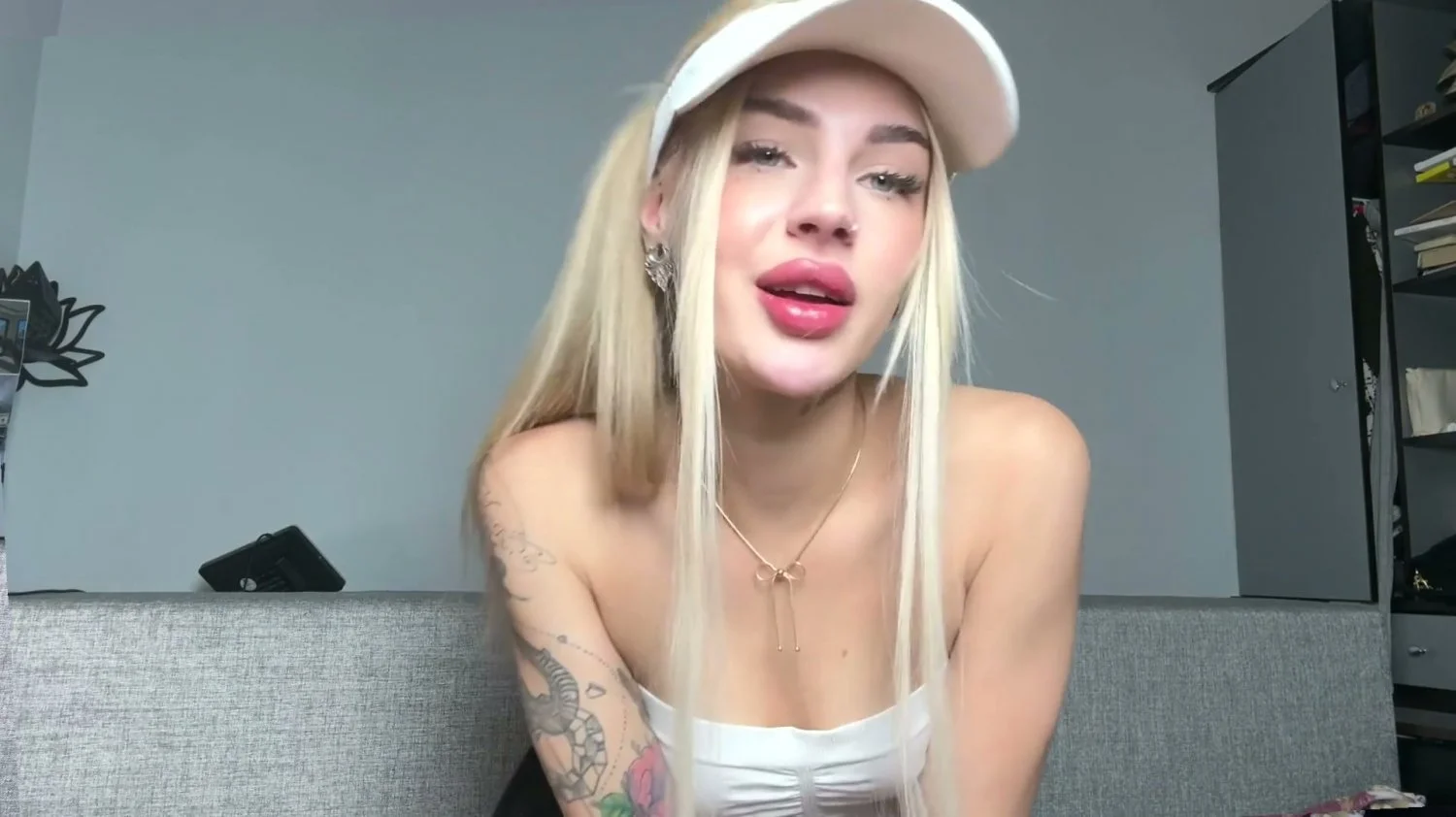 🔞 wet tight ass stripping naked nude wet pussy 💦🍑 Check my OF image 4