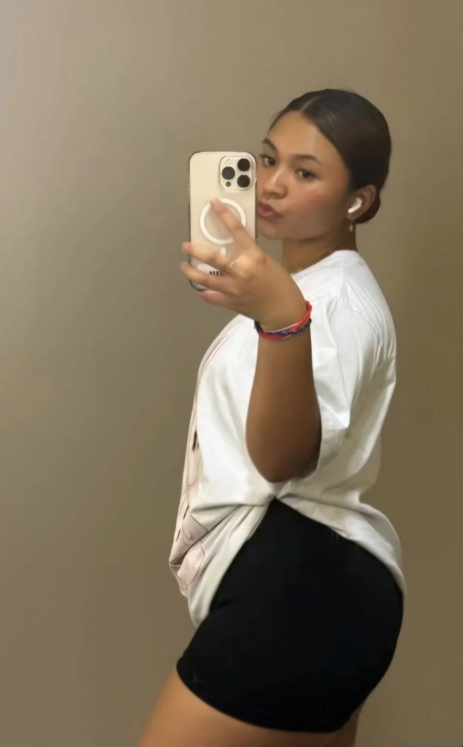 Leaked amateur ABG Vietnamese girlfriend gets fucked image 14